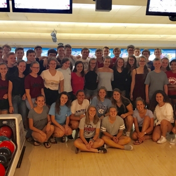 German students and hosts bowling